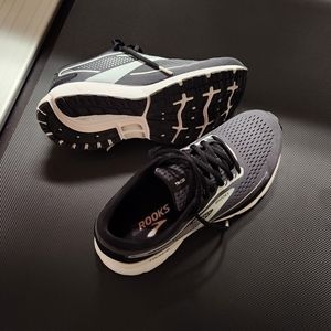 Brooke Trace 2 Running Sneaker